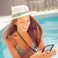 Водоустойчив универсален калъф Spigen за устройства до 7", IPX8, прозрачен