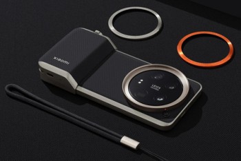 Xiaomi 14 Ultra Photography Kit - специална приставка с вградна батерия, бутони и контроли за камерата